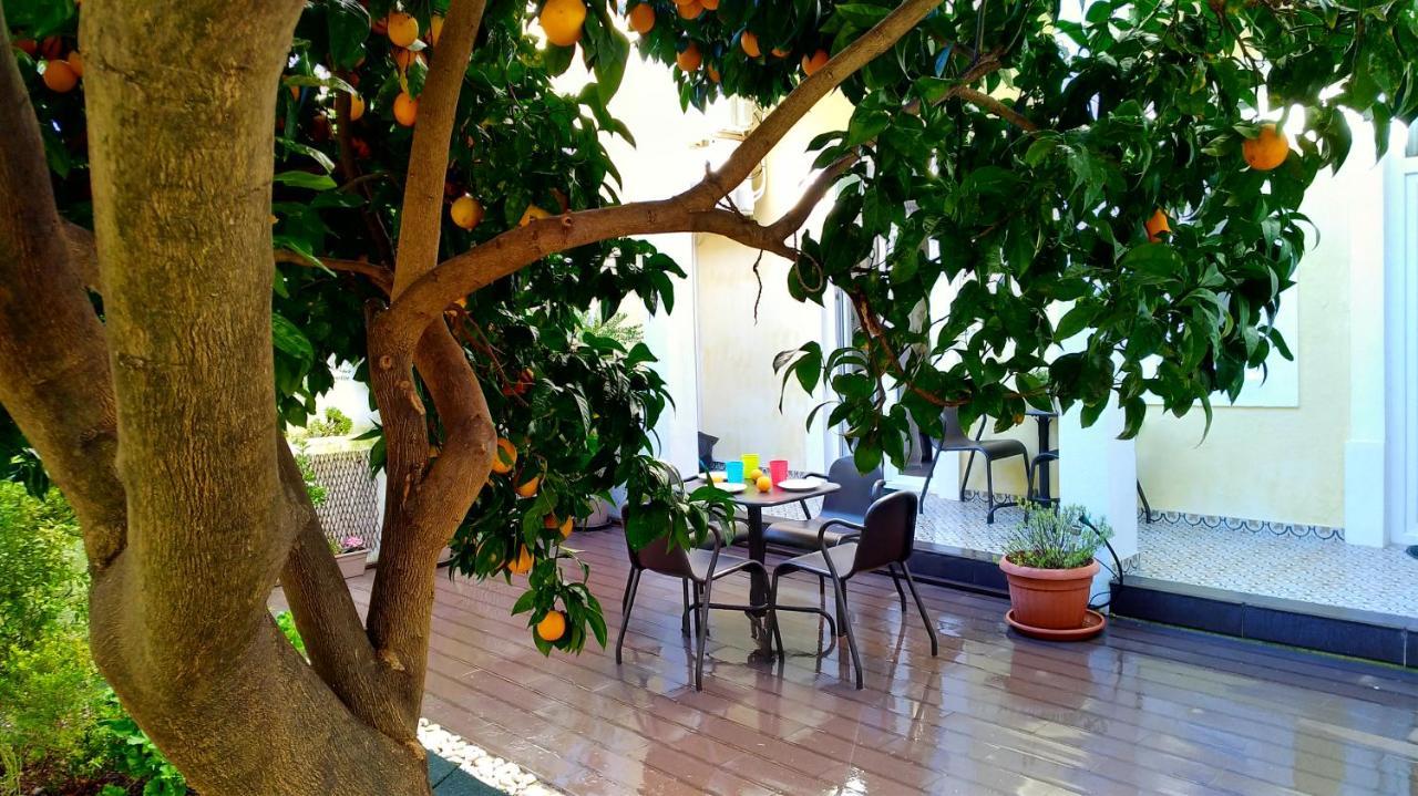 Sunny Orange Garden Apartment In Central Lisboa Eksteriør bilde